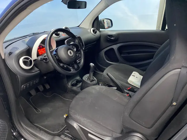 Smart Fortwo 1.0 Business Solution 2018 Benzine 9