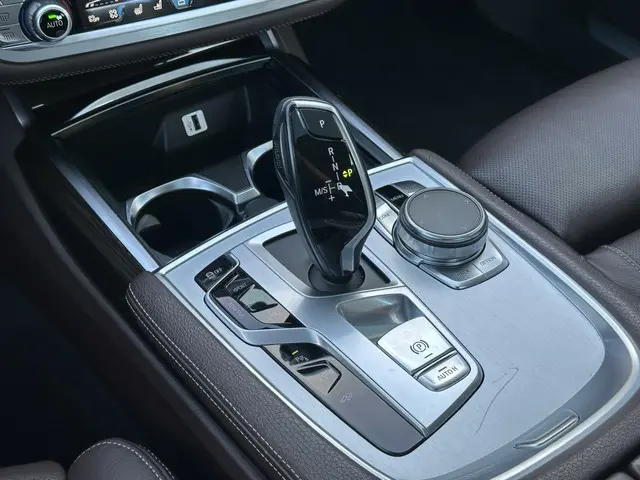 BMW 7 Serie 750i xDrive High Executive 2016 Benzine 54