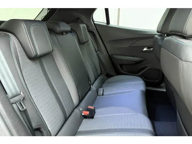 Peugeot 2008 1.2T Allure 130pk Automaat 2023 Benzine 14