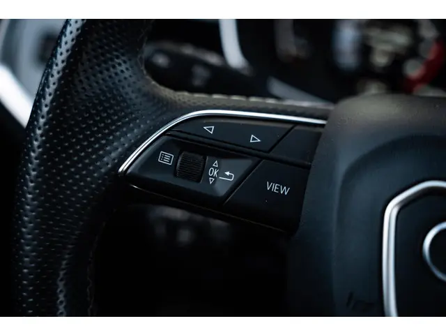 Audi Q3 45 TFSI e S edition 2022 Hybride Benzine 31