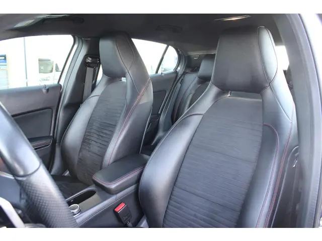 Mercedes-Benz GLA 180 Business 2018 Benzine 11