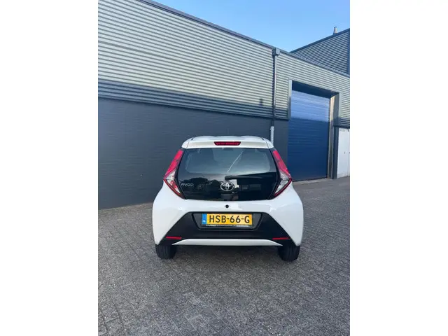 Toyota Aygo 1.0 VVT-i x-fun app carplay 2021 Benzine 4