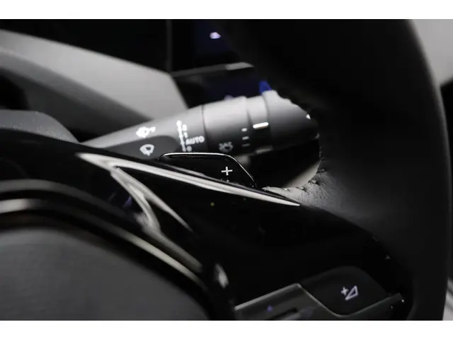 Peugeot 408 1.2T 130pk Allure Pack Automaat 2023 Benzine 37