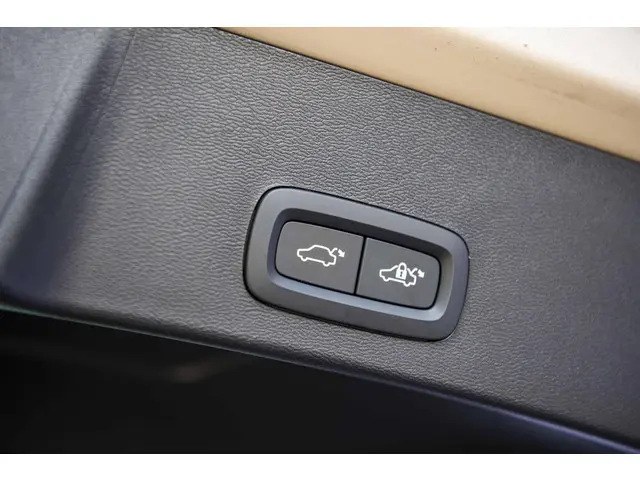 Volvo XC40 2.0 B4 Plus Dark 2025 Benzine 31