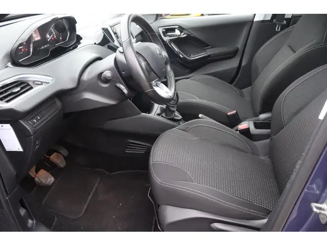 Peugeot 208 1.2 PureTech Allure 2015 Benzine 22