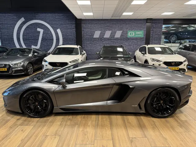 Lamborghini Aventador 6.5 V12 LP700-4 2013 Benzine 2