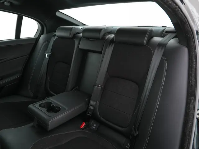 Jaguar XE 2.0 D R-Sport-Pack 2017 Diesel 24