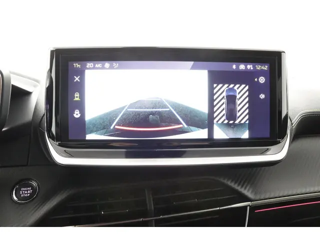 Peugeot 2008 1.2 Hybrid 136 GT 2024 Hybride Benzine 7