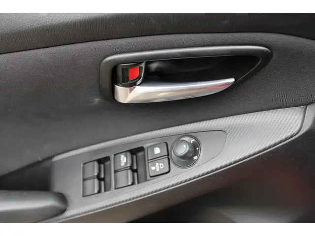 Mazda 2 1.5 e-SkyActiv-G 90 Exclusive-Line 2025 Benzine 15