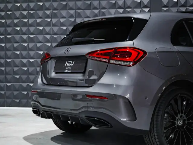 Mercedes-Benz A-Klasse 250e AMG 2020 Hybride Benzine 5
