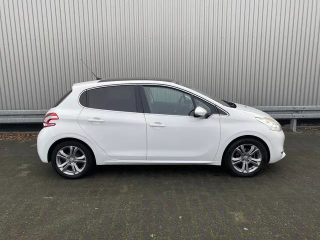 Peugeot 208 1.2 VTi Allure 2013 Benzine 10