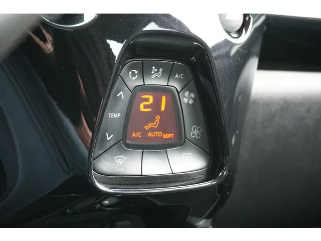 Toyota Aygo 1.0 VVT-i x-clusiv 2014 Benzine 21