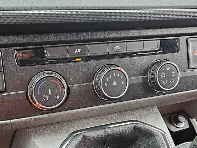 Volkswagen Transporter 2.0 TDI 2021 Diesel 11