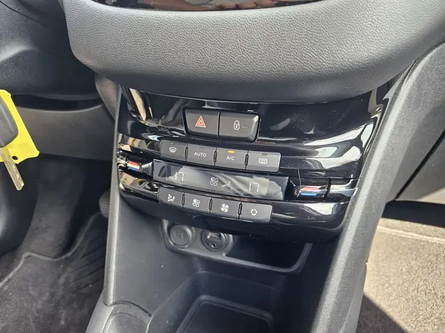 Peugeot 208 1.2 e-VTi Active 2013 Benzine 21