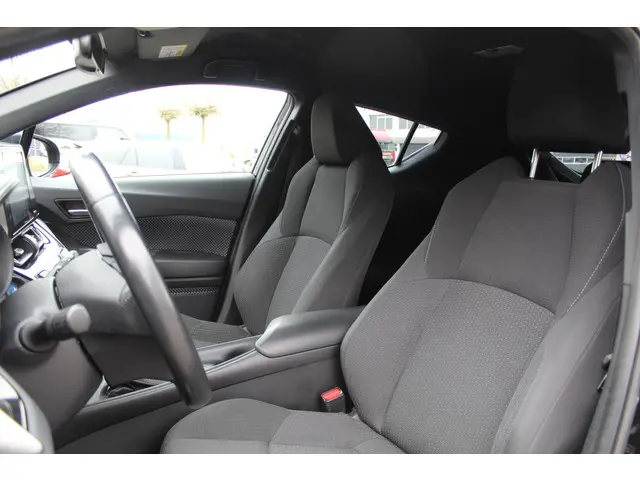 Toyota C-HR 1.8 Hybrid Active 2018 Hybride Benzine 8