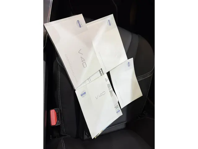 Volvo V40 V-40 1.6 T2 Momentum Navi 2014 Benzine 38