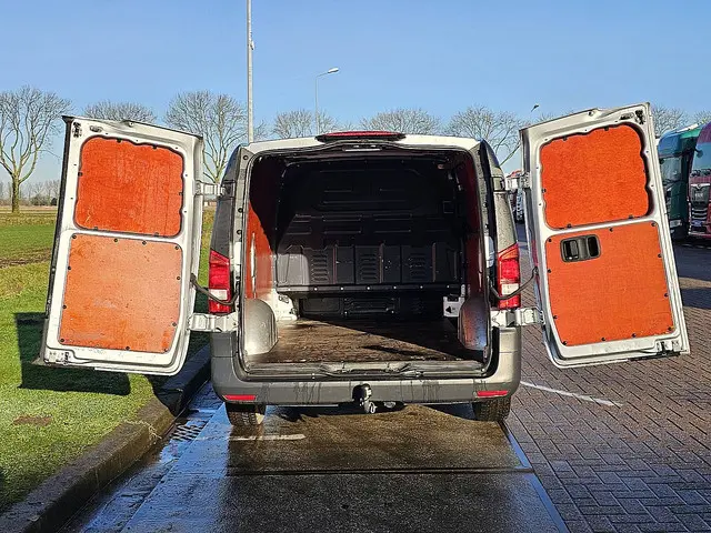 Mercedes-Benz Vito 114 2021 Diesel 15
