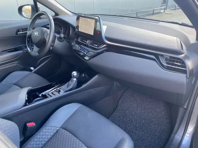 Toyota C-HR 2.0 Hybrid Dynamic 2024 Hybride Benzine 26