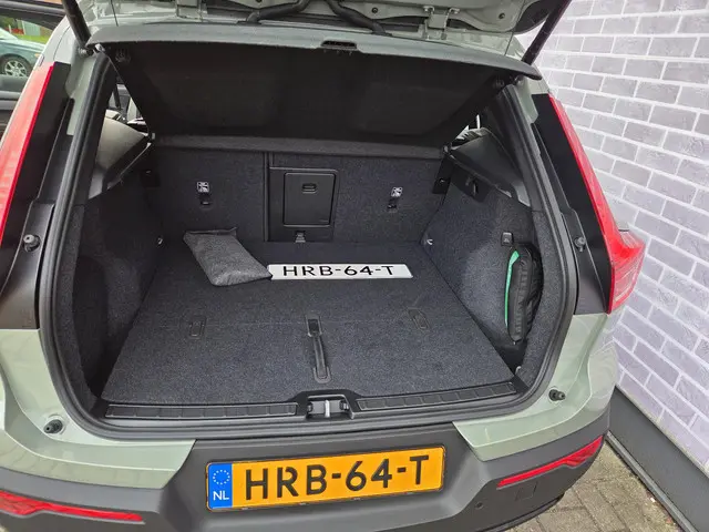 Volvo XC40 B4 197 pk Plus Dark Aut 2025 Benzine 15