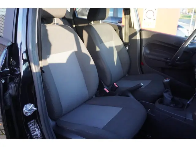 Ford Fiesta 1.25 / Airco / Radio 2015 Benzine 23