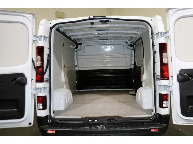 Renault Trafic 2.0 dCi 110pk L1 H1 Airco 2023 Diesel 3
