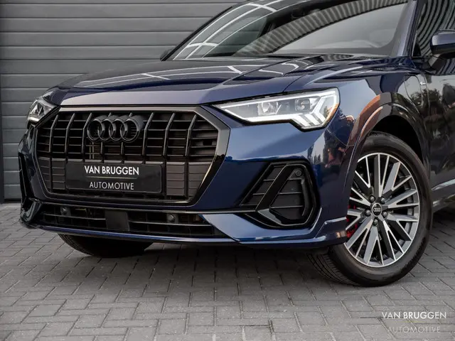 Audi Q3 45 TFSI e S-Line 2022 Hybride Benzine 37