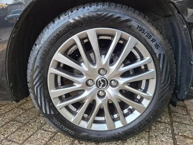 Mazda 2 1.5 Skyactiv-G Luxury 2021 Benzine 27