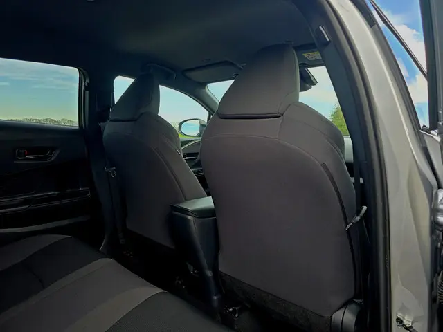 Toyota C-HR 1.8 Hybrid 140 Dynamic 2025 Hybride Benzine 33