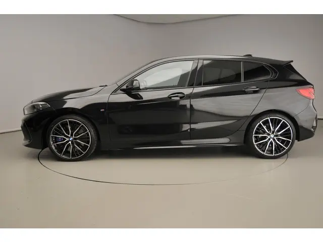 BMW 1 Serie 5-deurs 118i 2021 Benzine 2