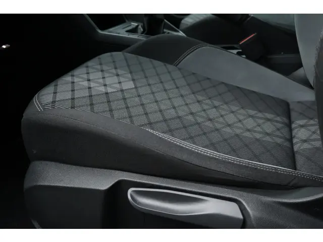 Volkswagen Polo 1.0 TSI R-Line Business 2022 Benzine 12