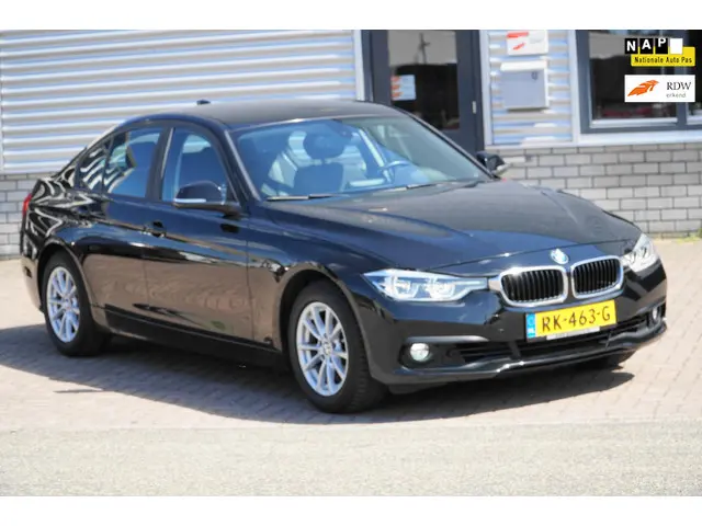 BMW 3 Serie 318i FACELIFT MODEL 2017 Benzine