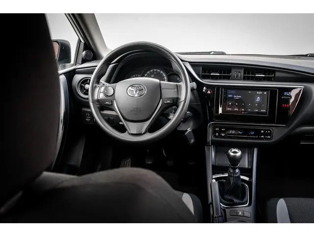 Toyota Auris 1.3 Now RIJKLAAR INCL:GARANTIE 2018 Benzine 5