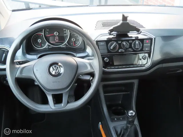 Volkswagen up! 1.0 BMT move up! 2018 Benzine 6