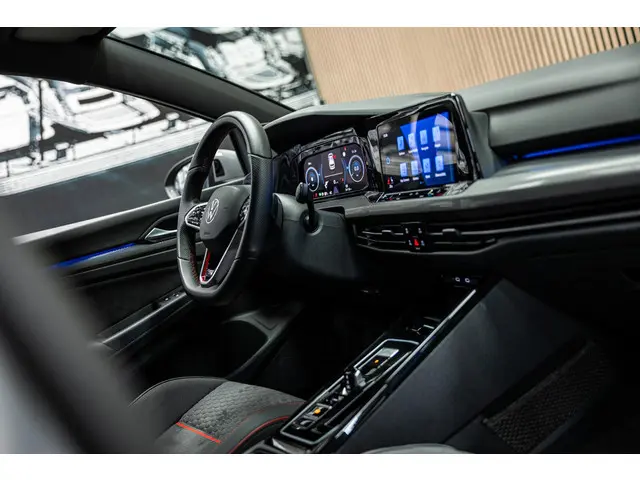Volkswagen Golf 2.0 TSI GTI Clubsport 2024 Benzine 32