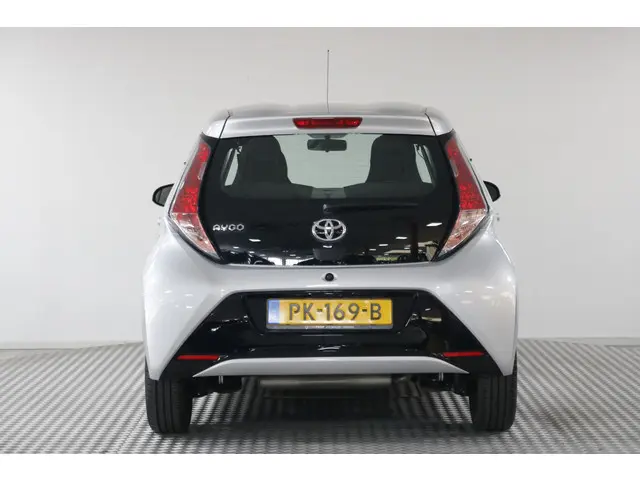 Toyota Aygo 1.0 VVT-i x-play 2017 Benzine 10