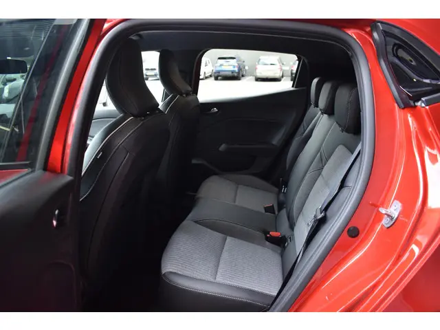 Renault Clio TCe 90 GPF techno 2024 Benzine 12