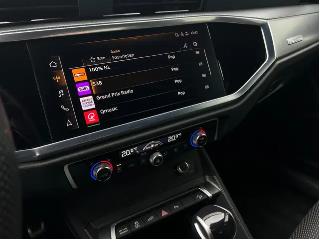 Audi Q3 45 TFSI e S edition 2023 Hybride Benzine 26