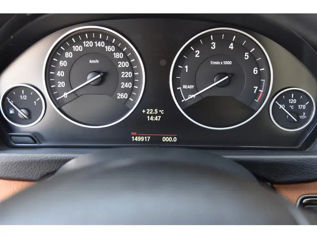 BMW 3 Serie 335i High Executive 2014 Benzine 13