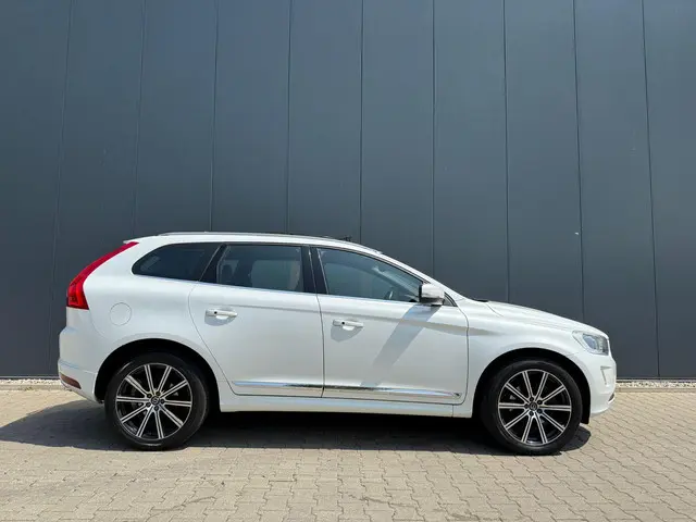 Volvo XC60 2.0 T6 FWD Summum pano / tr. hk / leer 2015 Benzine 8