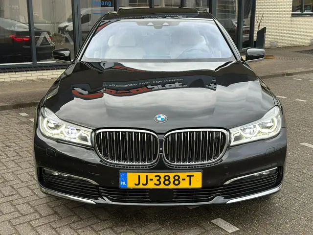 BMW 7 Serie 740Li High Executive 2016 Benzine 13