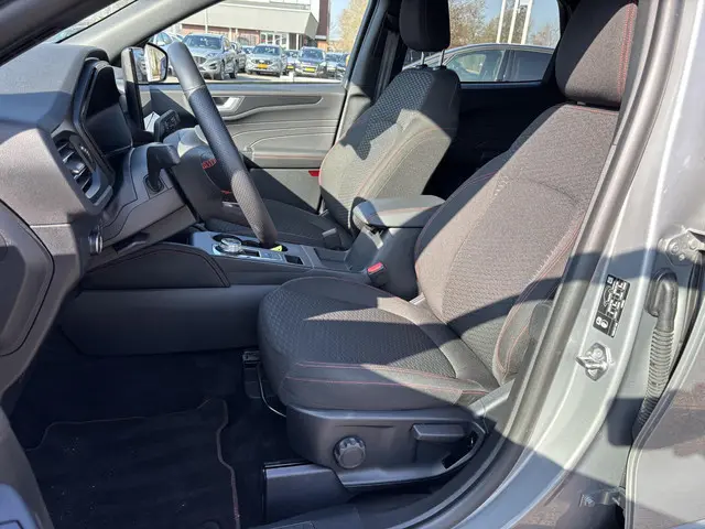 Ford Kuga 2.5 FHEV ST-Line 2025 Hybride Benzine 14