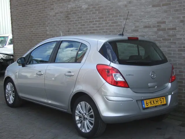 Opel Corsa 1.4-16V Cosmo - Navigatie - 2013 Benzine 2