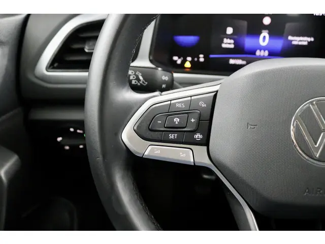 Volkswagen T-Roc 1.0 TSI Life zwart 2023 Benzine 15