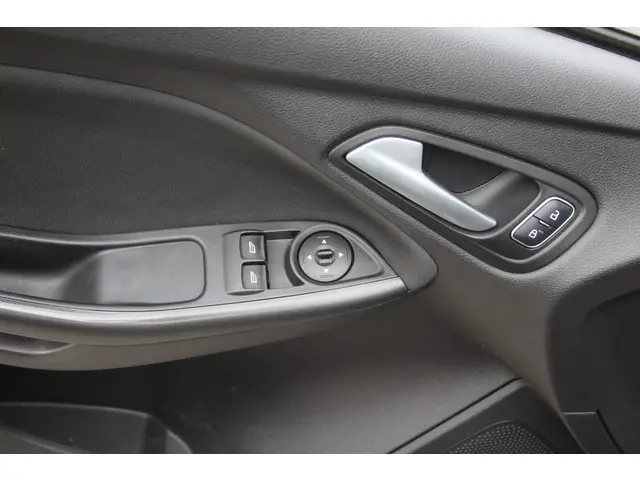 Ford Focus Wagon 1.0 Trend Edition 2015 Benzine 28