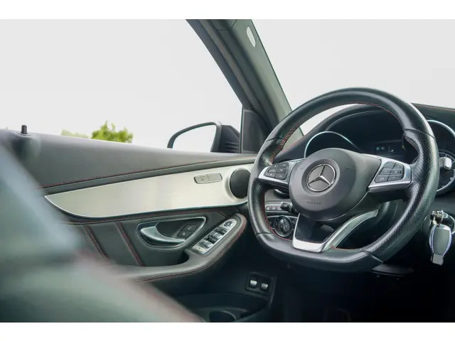 Mercedes-Benz GLC 43 AMG 4MATIC | BOM VOL! 2017 Benzine 14