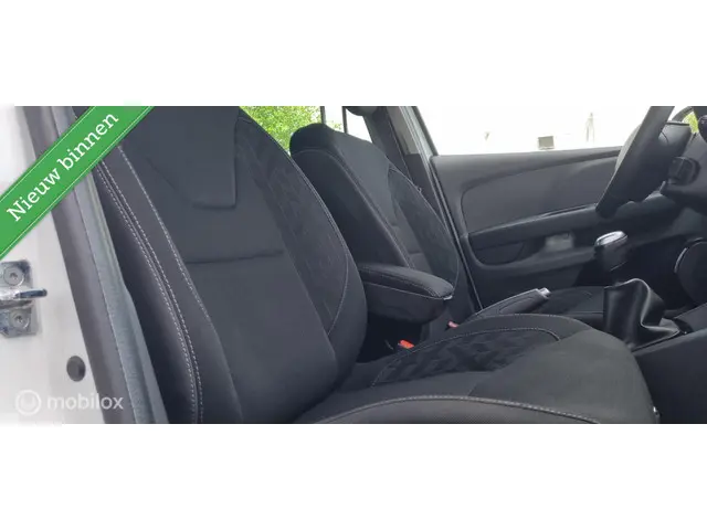 Renault Clio 0.9 TCe Limited LED\KEYLESS/1EiG 2018 Benzine 16