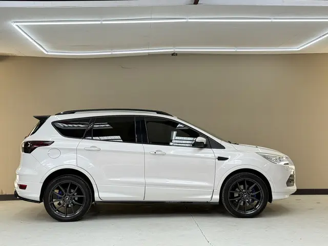 Ford Kuga 1.6 Titanium Plus 4WD, 183Pk, 2015, 2015 Benzine 9