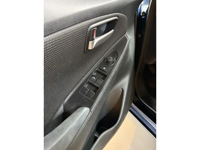 Mazda 2 1.5 Skyactiv-G Luxury 2022 Hybride Benzine 16