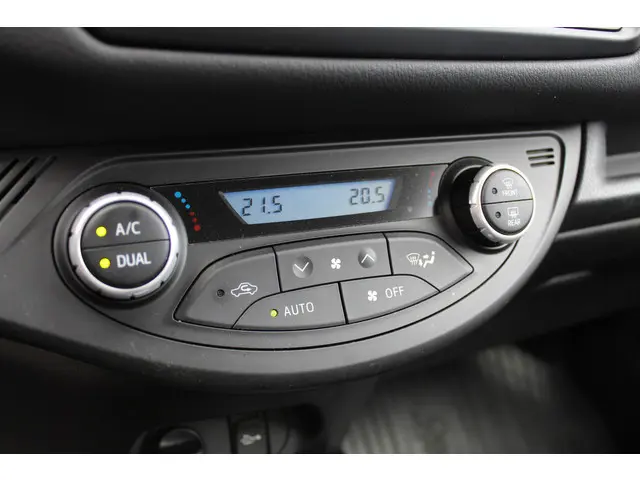 Toyota Yaris 1.5 Hybrid Dynamic 2020 Hybride Benzine 19