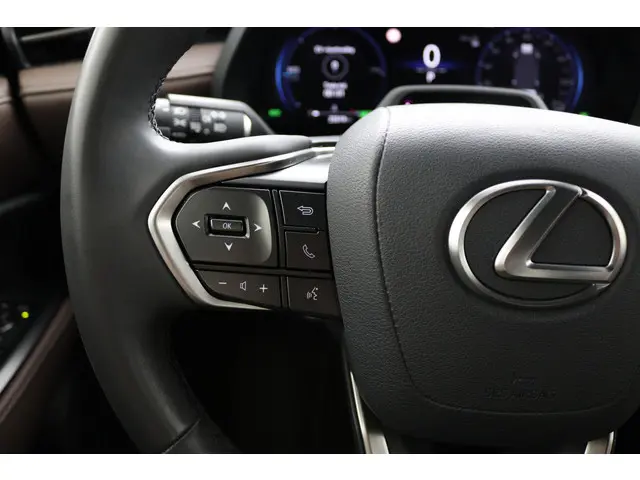 Lexus LBX Elegant 2WD 2024 Hybride Benzine 18